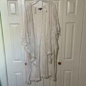 American Eagle white shawl, wrap